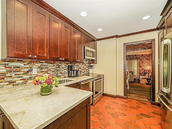 4th image of 87 Aspen Dr W #87
