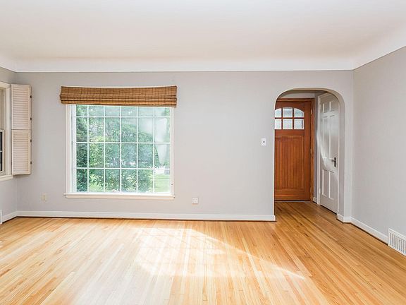 3rd image of 2135 Pinehurst Ave