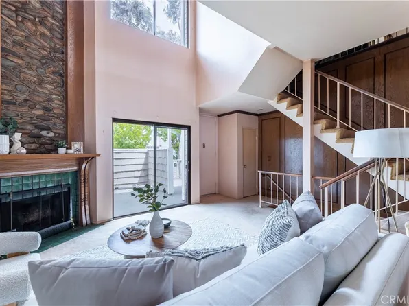 4658 Don Lorenzo Dr, Los Angeles, CA 90008