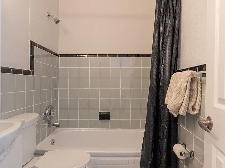 1901 Bayview Ave E #205 — Photo 5