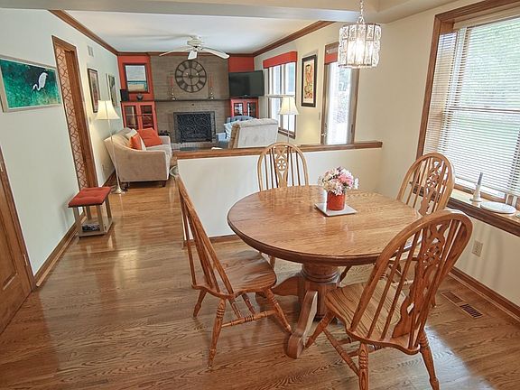 5th image of 9696 Rexford Dr