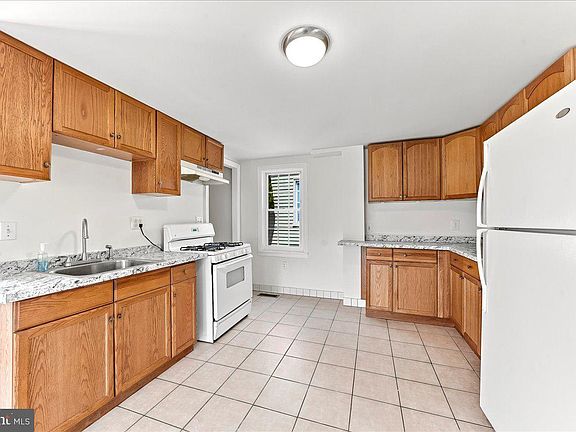 5th image of 210 New St