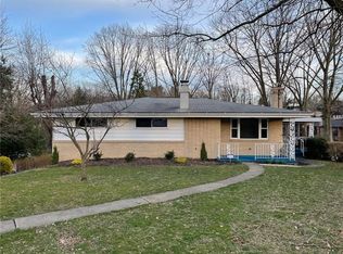 504 Wyndhurst Dr, Coraopolis, PA 15108