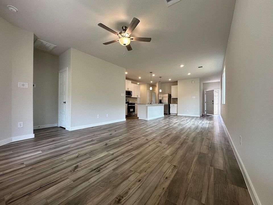 1st image of 215 Shore Pointe Ct