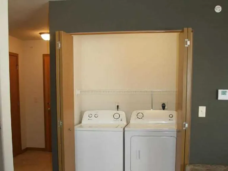 1600Tosa Apartments — Photo 24