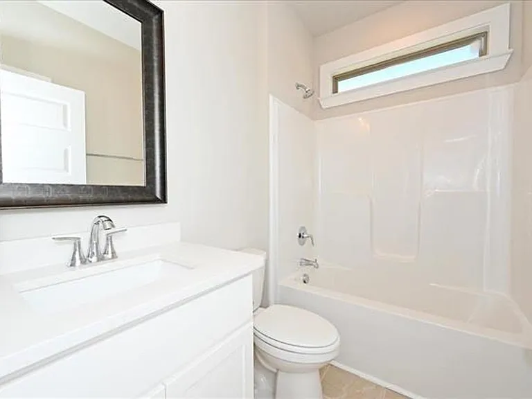 1807 Loebner Ln S #E — Photo 15