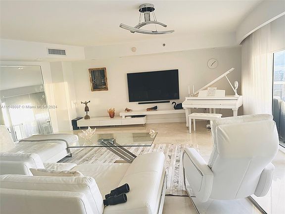 3rd image of 17201 Collins Ave APT 2507