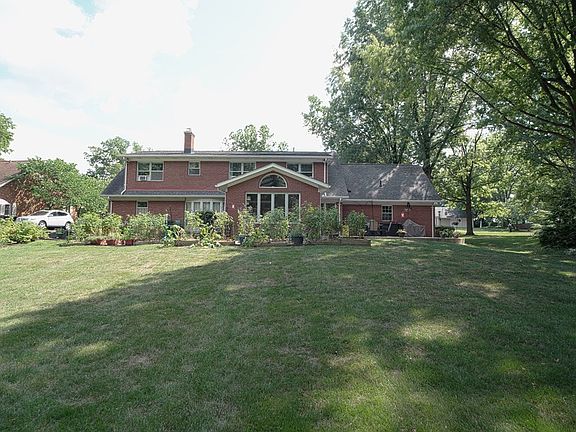 2nd image of 258 S Countryside Dr