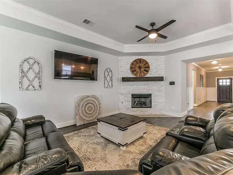 1316 Graham Trace Ln — Photo 13