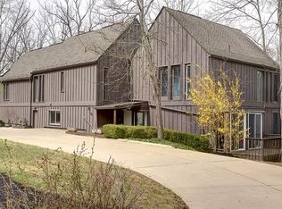 85 Farwood Dr, Moreland Hills, OH