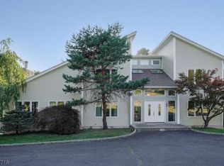 40 Meadow Bluff Rd, Morris Plains, NJ 07950