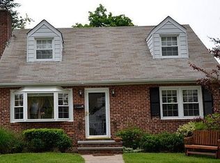 17 Birchwood Ave, Port Washington, NY 11050