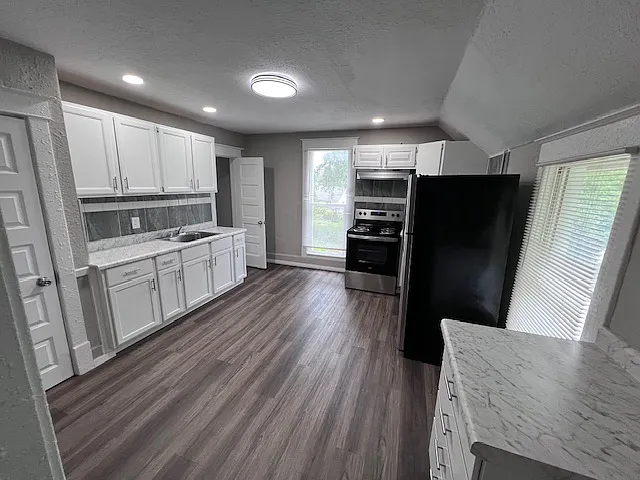 208 S 2nd St #3 — Photo 8