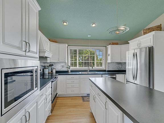 5th image of 1263 Stone Ridge Rd