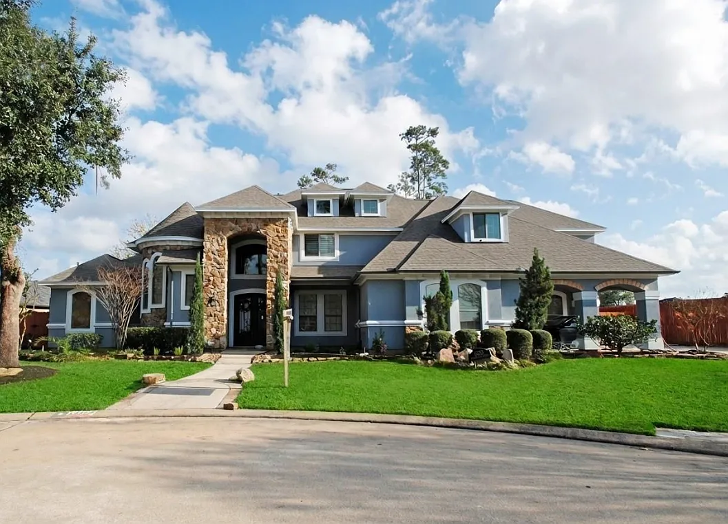 5 bed, 4420 sqft, $5,200 — Photo 1