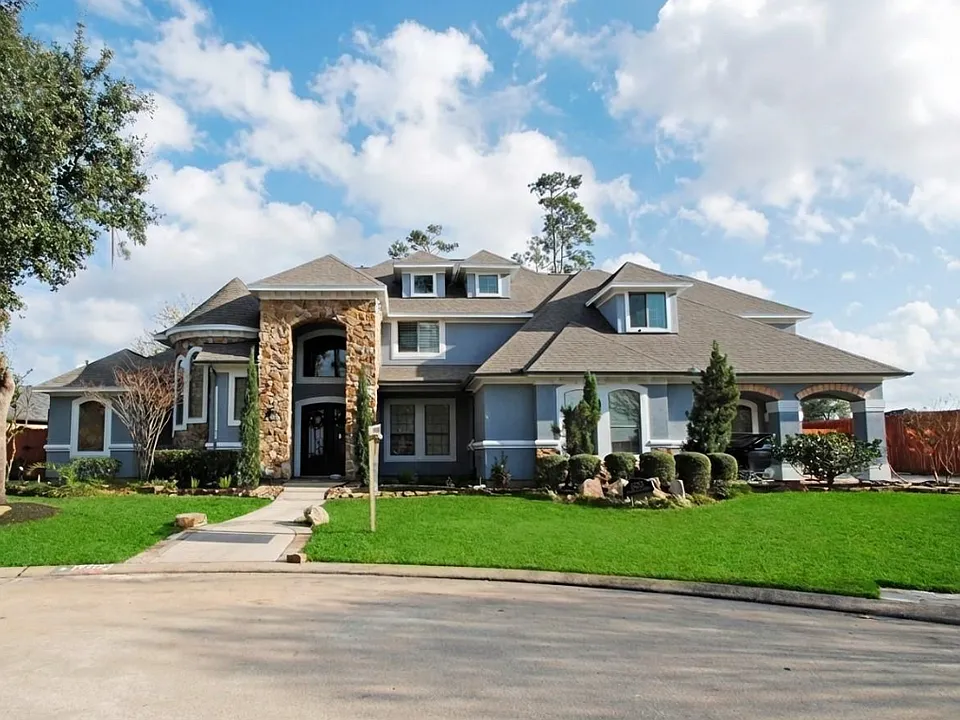 15823 Medina Lake Ln