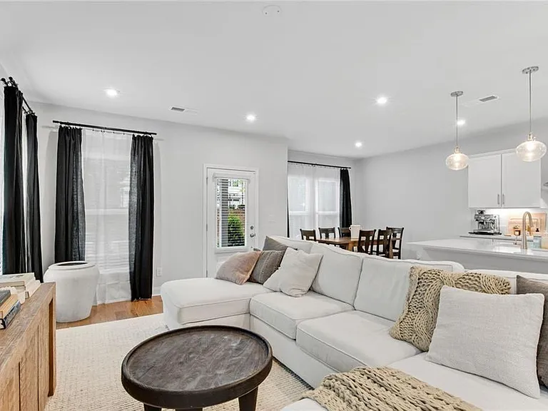 400 Renwood Trl — Photo 12