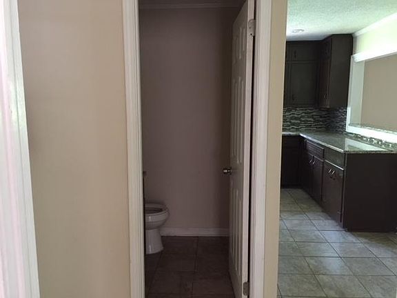 3rd image of 1054 Redwood Ct
