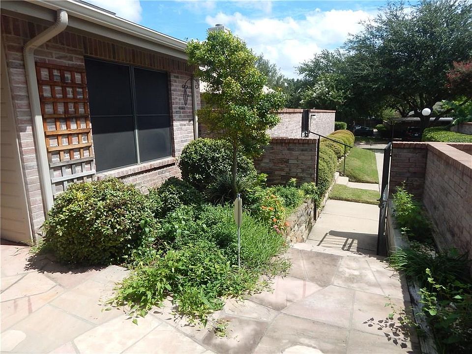 1st image of 932 Forest Cres