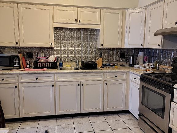 4th image of 4836 N Hermitage Ave #3B