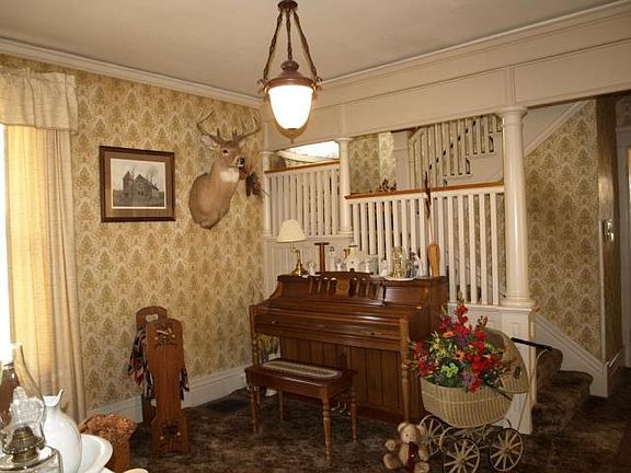 4th image of 679 Willard St