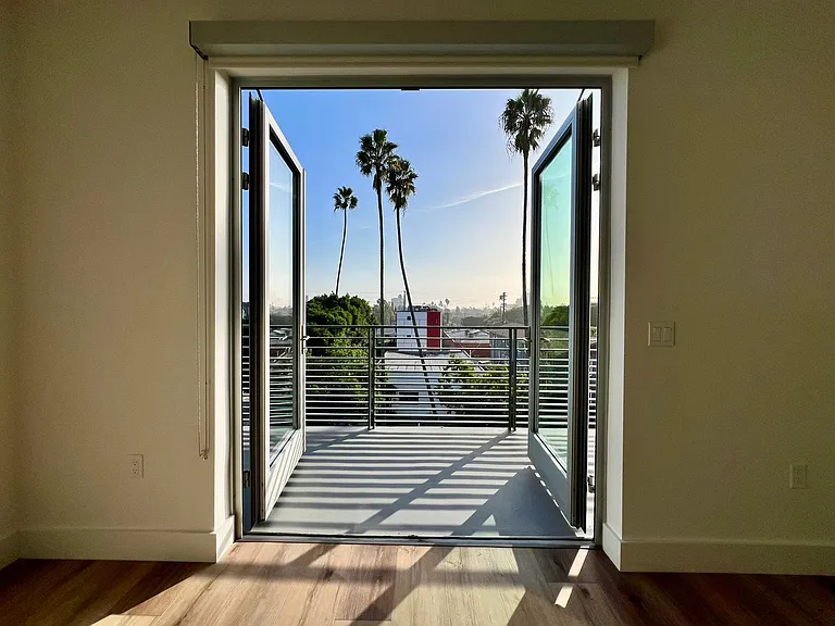 Empire at Larchmont — Photo 45