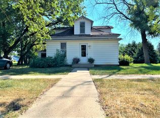 108 E 4th St, Lake Park, IA 51347
