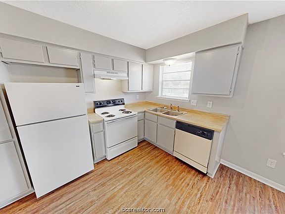 4th image of 303 Spruce St #8
