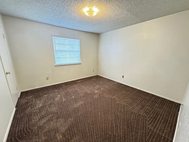 1106 Eastside Dr — Photo 10