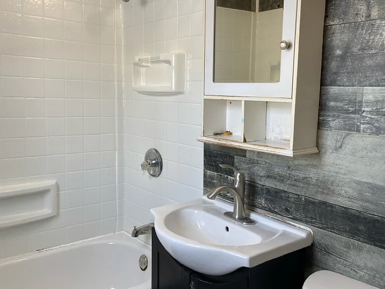 334 Albert St E — Photo 3