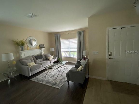 3rd image of 3561 Saxony Ln