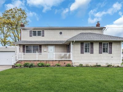 604 Center Briarwood Avenue, West Islip, NY, 11795