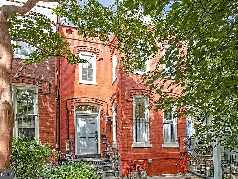 822 5th St NE — Photo 3