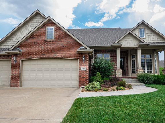 4th image of 820 E Woodstone Cir