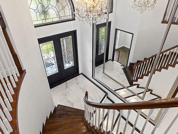 3rd image of 17 Hedgebrook Way