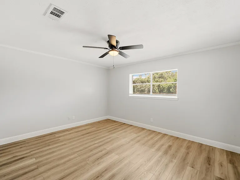 1310 Burning Tree Rd — Photo 18