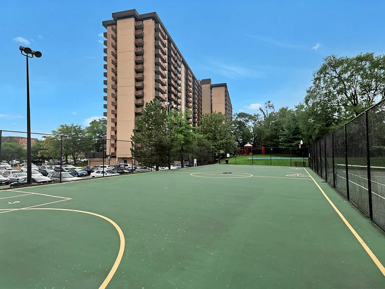 Excelsior Tower — Photo 8