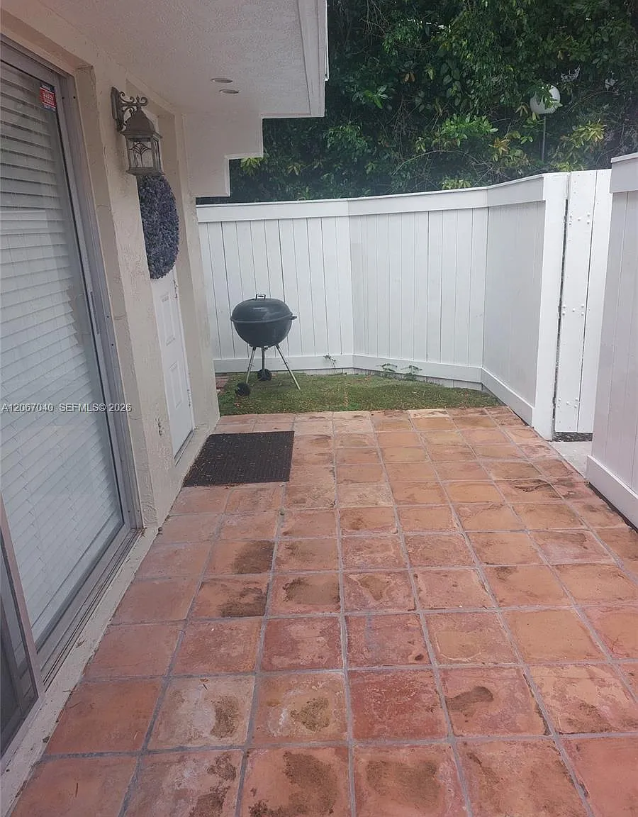 Gables Point Iii Condo — Photo 4