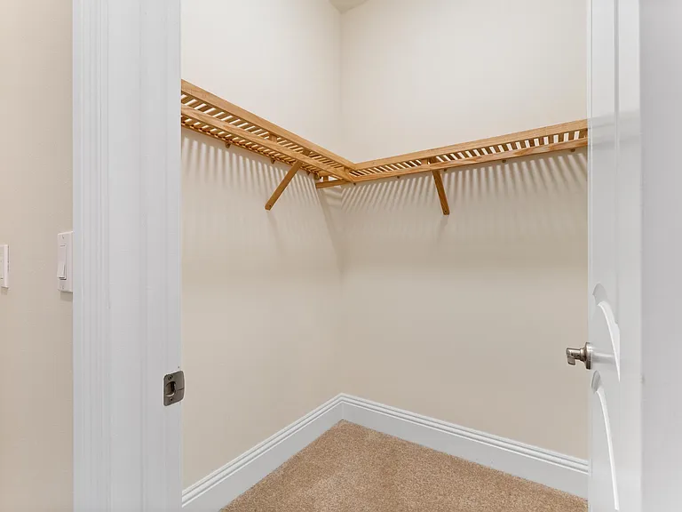 259 SE Calmo Cir — Photo 24