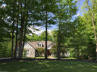 104 Champion Ln, Chagrin Falls, OH 44022