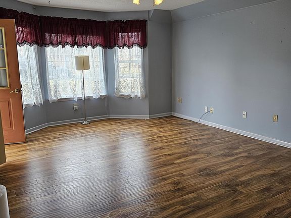 4th image of 7100 Redfern Dr