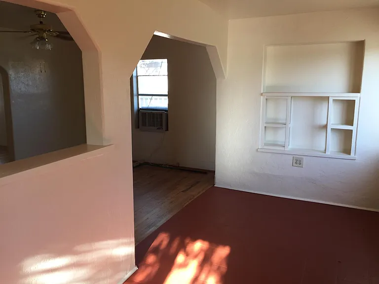 308 W Cherry St — Photo 5