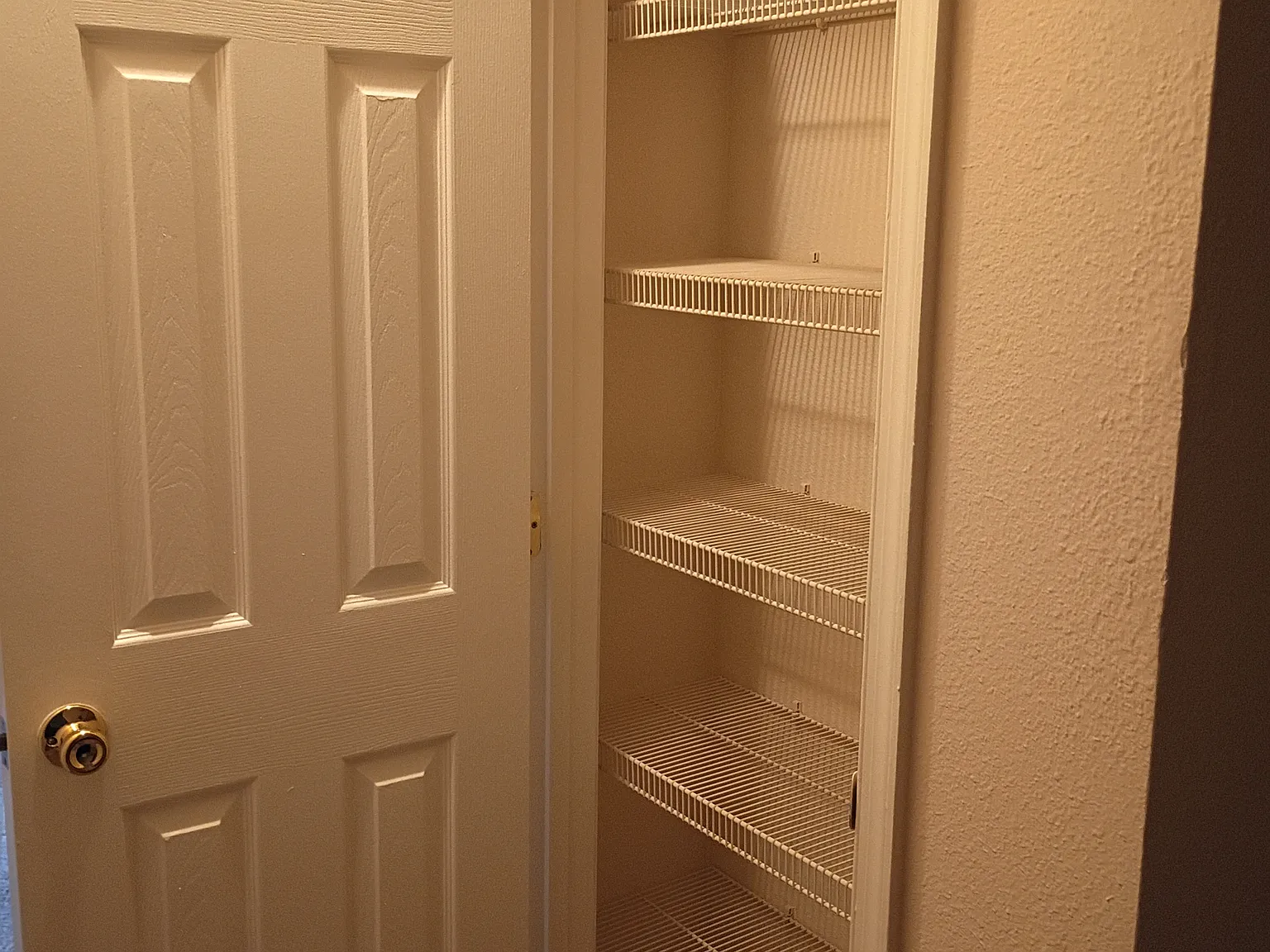 3 bed, 2.5 bath, 1445 sqft, $2,130 — Photo 4