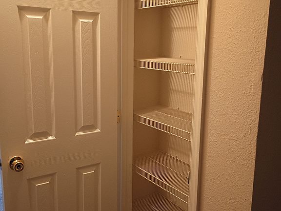 4th image of 45639 Nicholas Ct
