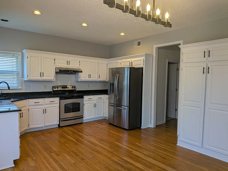 13236 Carter St — Photo 7