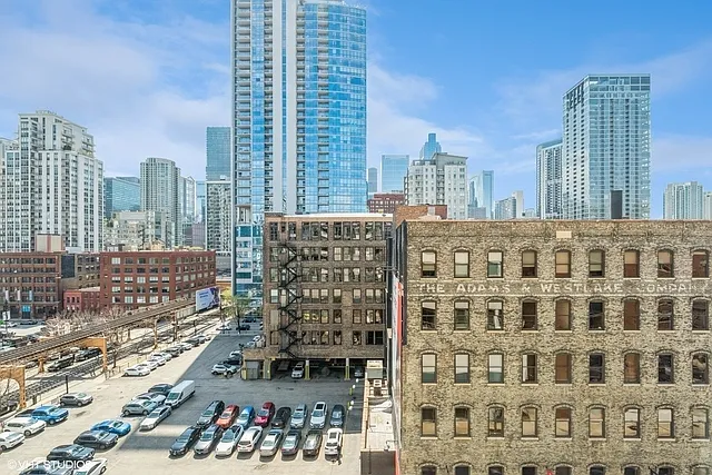 630 N Franklin St #702 — Photo 11