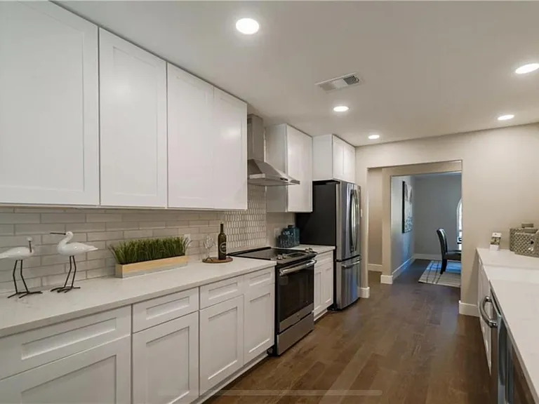 4704 Woodside Dr — Photo 8