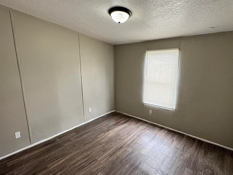 288 W Brooks Rd — Photo 6