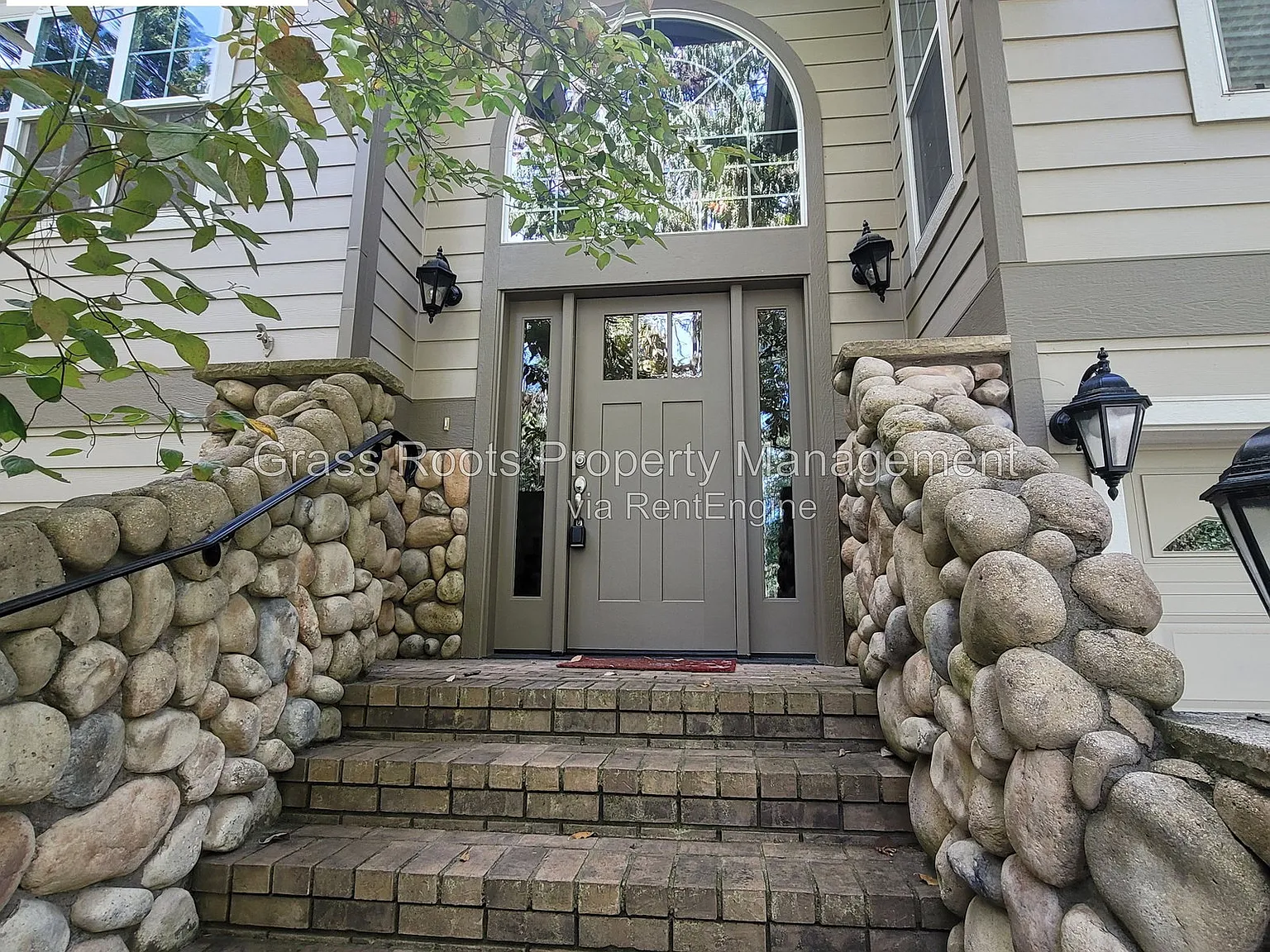 3 bed, 2.5 bath, 2296 sqft, $3,200 — Photo 3