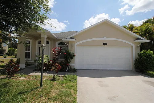 885 Tavernier Cir NE Photo 1